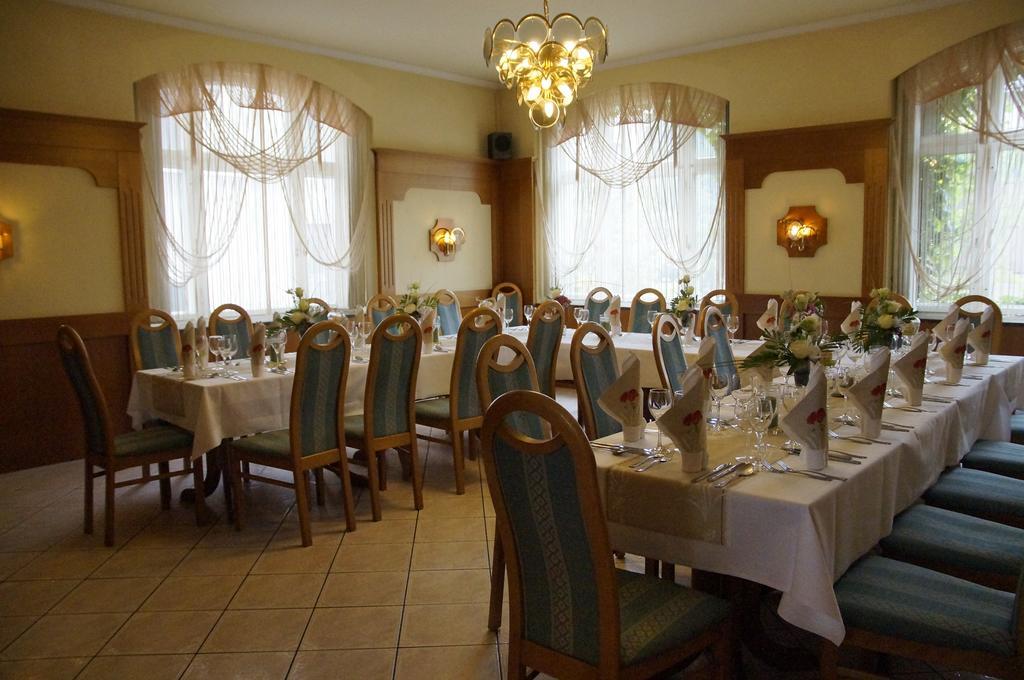 Ratskeller Thum Hotel Eksteriør billede